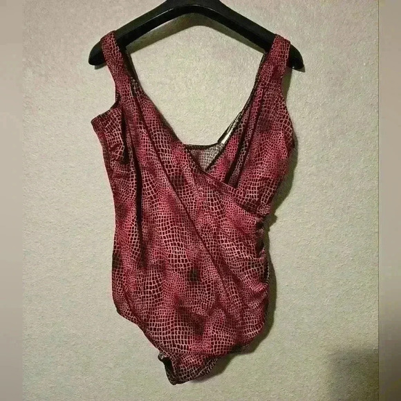 NWT MIRACLE SUIT ONE PIECE - Picture 1 of 7